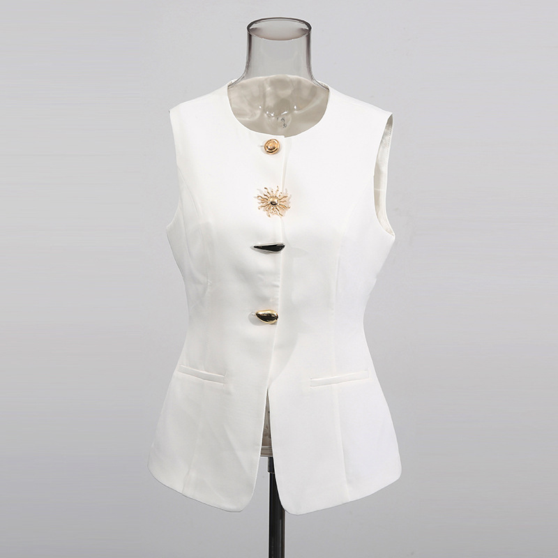 Women Formal Wear Vest - Weiße Weste mit O-Ausschnitt, goldener Spezialknopf,